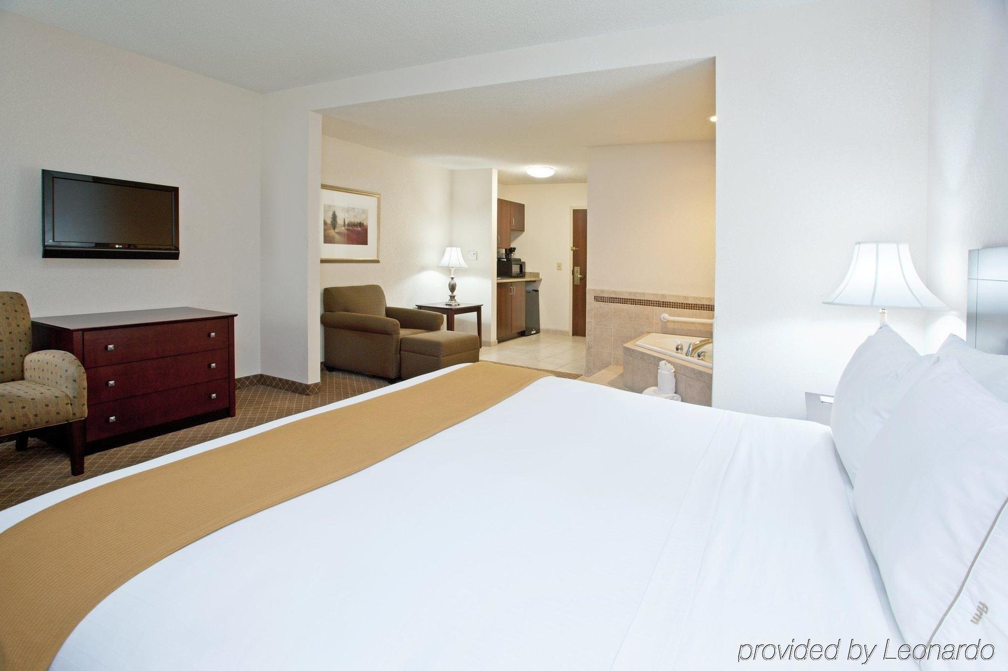 Holiday Inn Express Hotel & Suites Rochester Webster By Ihg Room photo